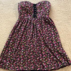 NEW LISTING! Forever 21 Floral Strapless Dress